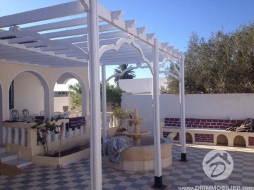 L 112 -                            بيع
                           Villa avec piscine Djerba